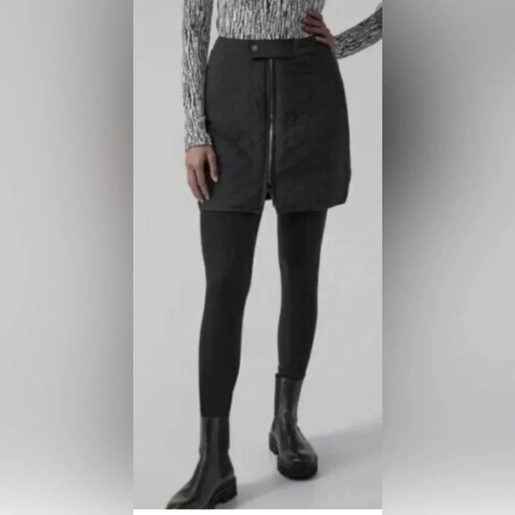 Athleta | New Apres Ski quilted mini skirt w/zipper pockets Women’s size 0 - Picture 1 of 10
